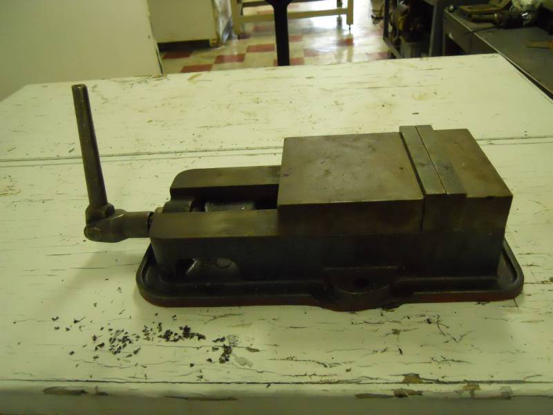 KURT MACHINE VISE 7.5