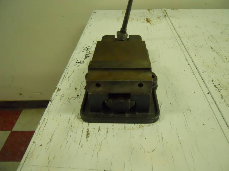KURT MACHINE VISE 7.5