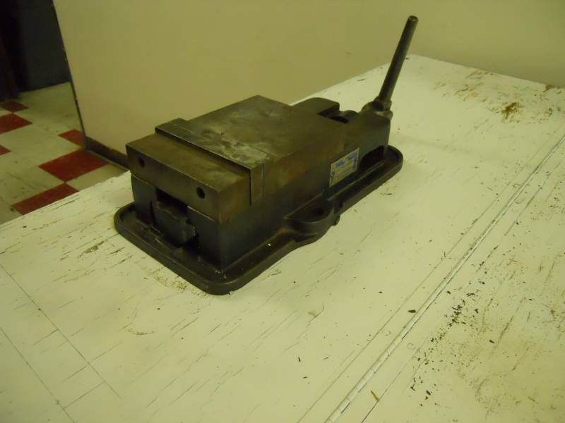 KURT MACHINE VISE 7.5