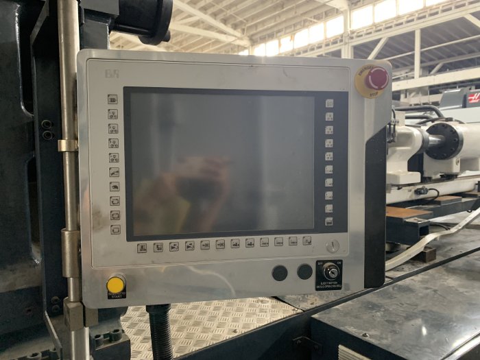 310 TON CINCINNATI MILACRON CNC MTS 310 INJECTION MOLDING MACHINE