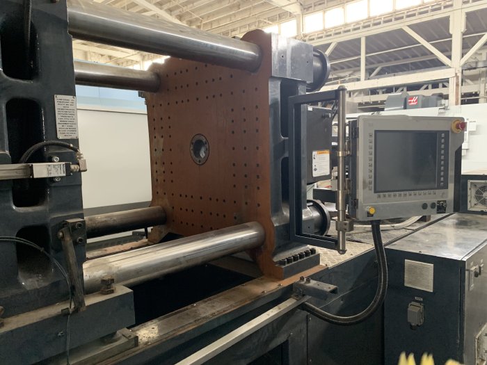 310 TON CINCINNATI MILACRON CNC MTS 310 INJECTION MOLDING MACHINE