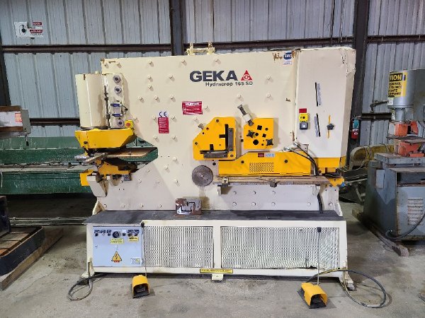 8 x 8 x 3/4 ANGLE 185 TON GEKA HYDRACROP 165/SD IRONWORKER