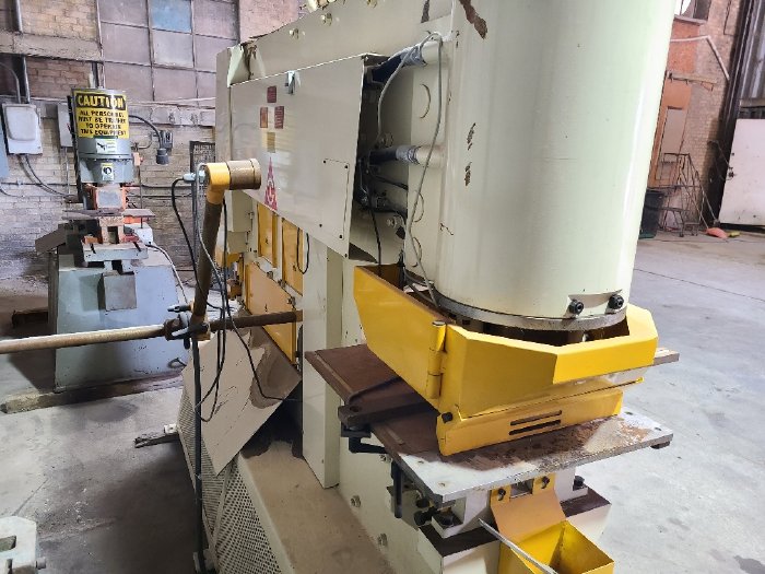 8 x 8 x 3/4 ANGLE 185 TON GEKA HYDRACROP 165/SD IRONWORKER