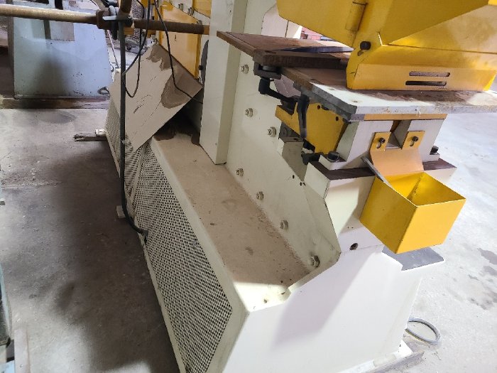 8 x 8 x 3/4 ANGLE 185 TON GEKA HYDRACROP 165/SD IRONWORKER