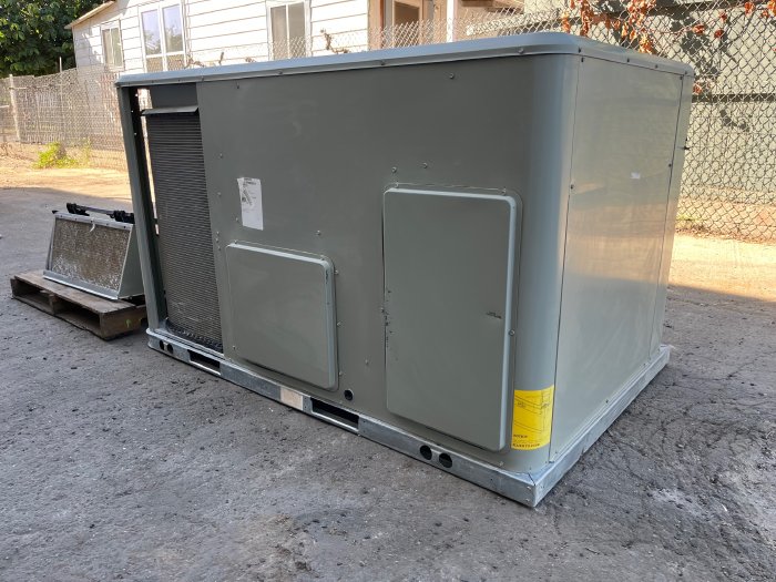 3 TON TRANE YSC036G4 GAS/ELECTRIC 460V-3PH SEER 14 R-410A