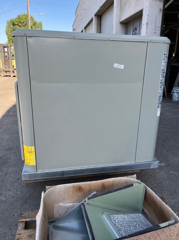 3 TON TRANE YSC036G4 GAS/ELECTRIC SEER 14 R-410A ROOFTOP AIR CONDITIONER