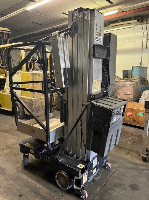 20.4 Lb JLG 20AM PUSH AROUND VERTICAL MAST LIFT 2000